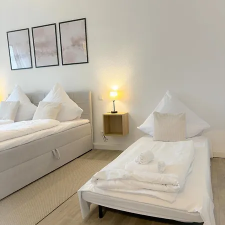 Helles City Apartment Fuer Familien & Gruppen Neu-Ulm Exterior photo