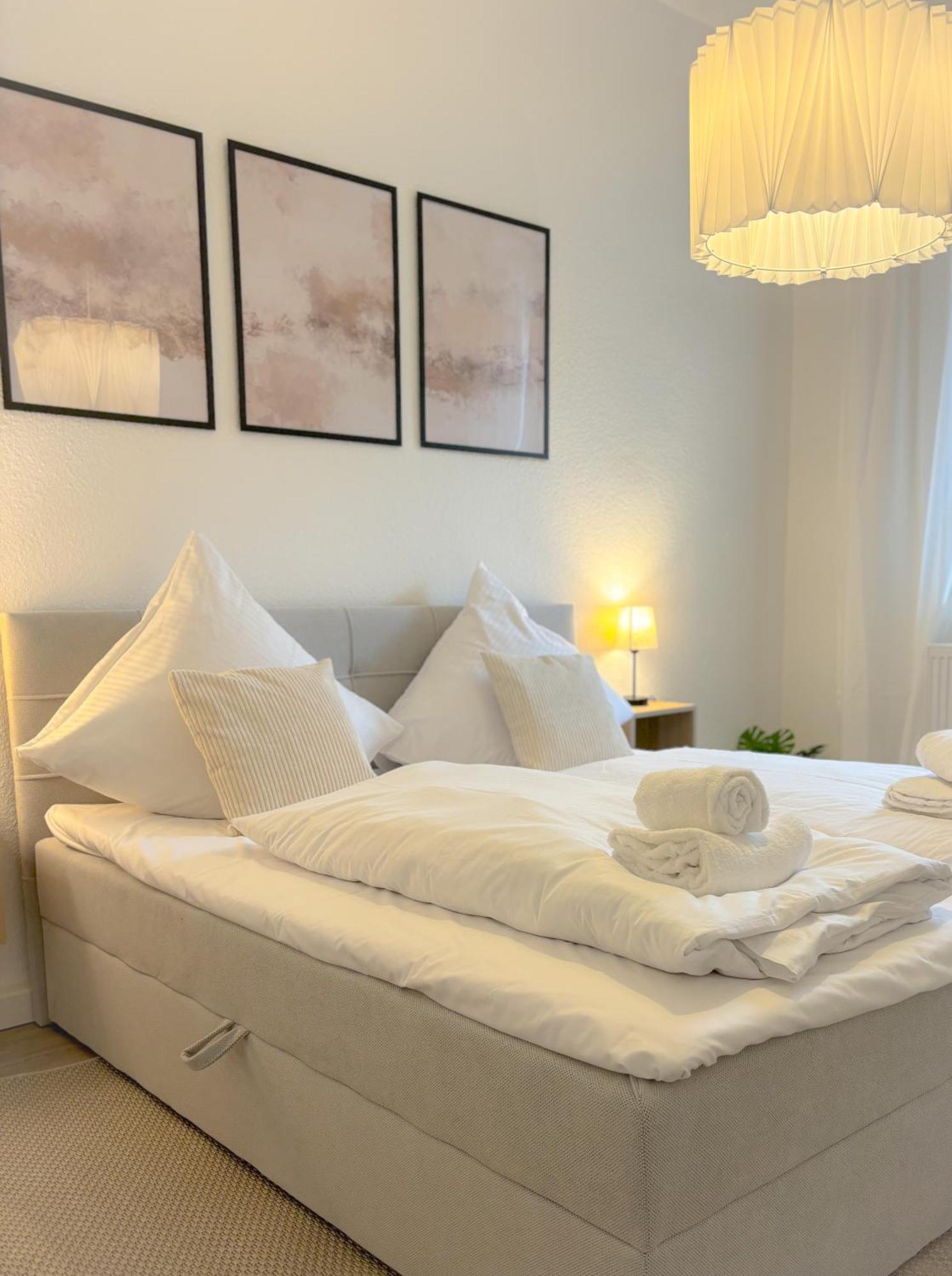 Helles Fuer Familien & Gruppen Apartment Neu-Ulm